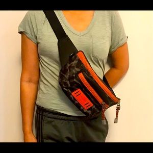 Coach waist bag in perfect condition. Worn twice. Too big for me.